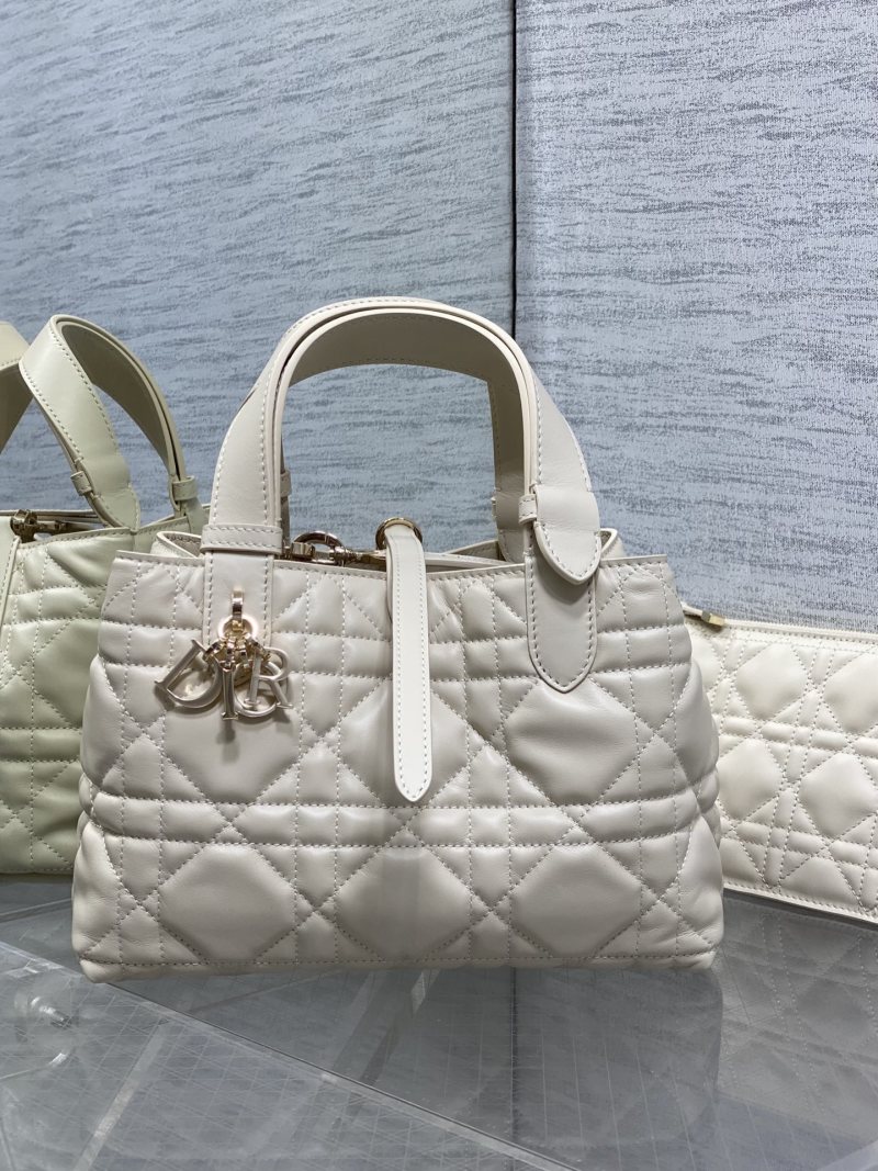 Сумка Dior Lady Dior белого цвета
