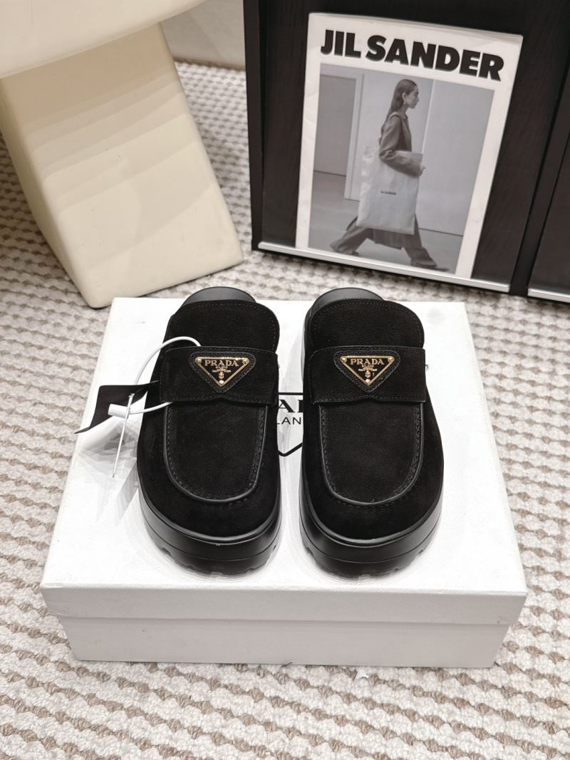 Женские черные мокасины на платформе с треугольным логотипом Prada