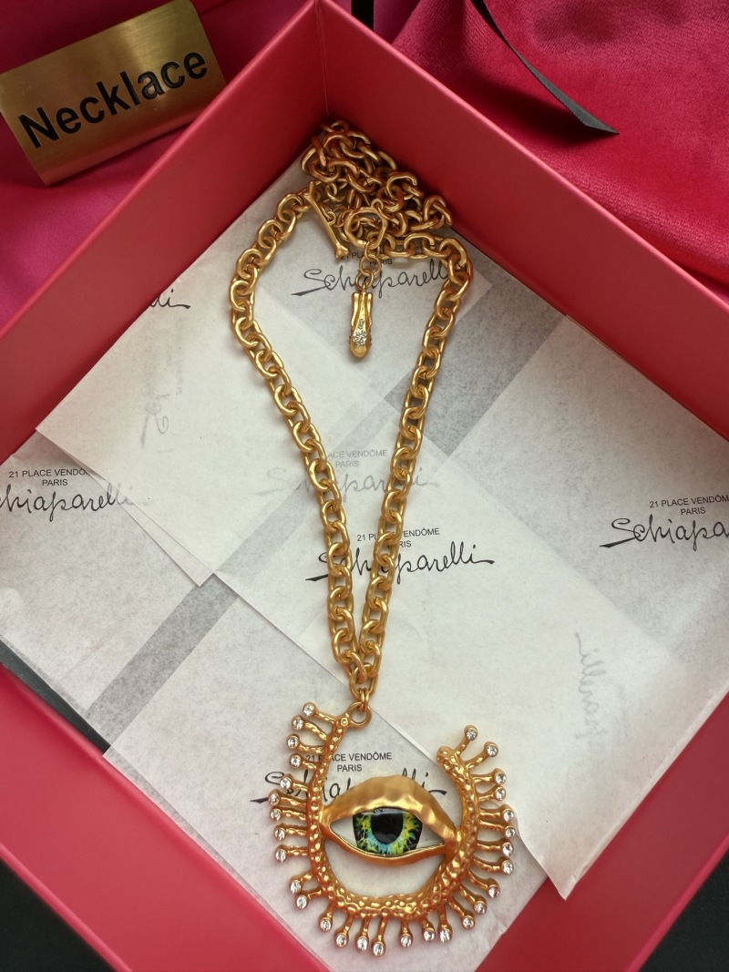 Колье с глазом Schiaparelli