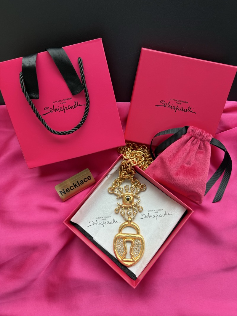 Золотистое колье с глазом и замком Schiaparelli