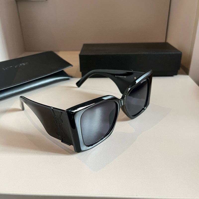 Солнцезащитные очки YSL Saint Laurent Без бренда