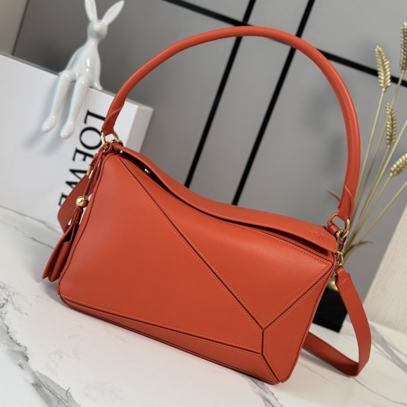 Сумка Loewe с геометрическим дизайном