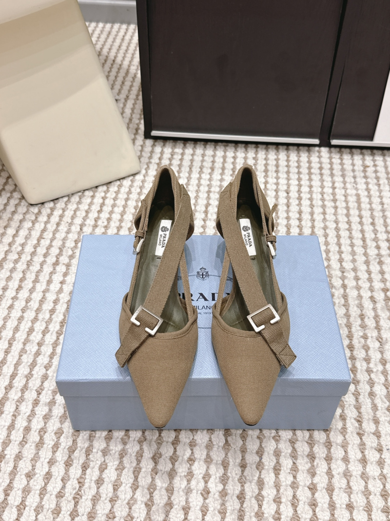 Женские туфли Prada с ремешком