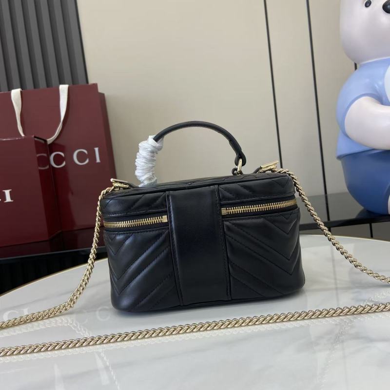 Черная сумка Gucci с цепочкой