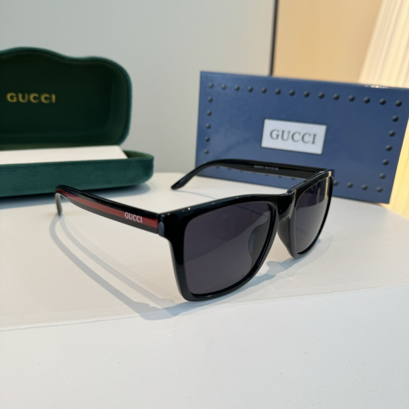 Солнцезащитные очки Gucci черные