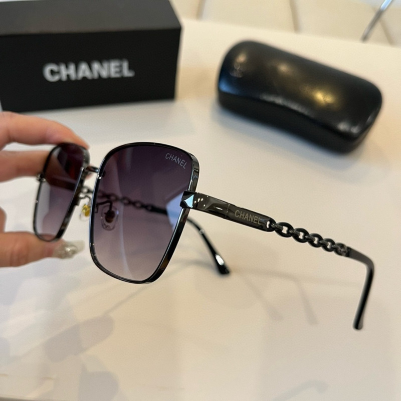 Солнцезащитные очки Chanel