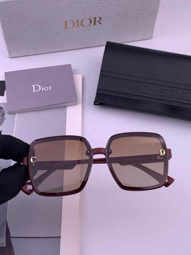 Солнцезащитные очки квадратные темно-бордовые Dior