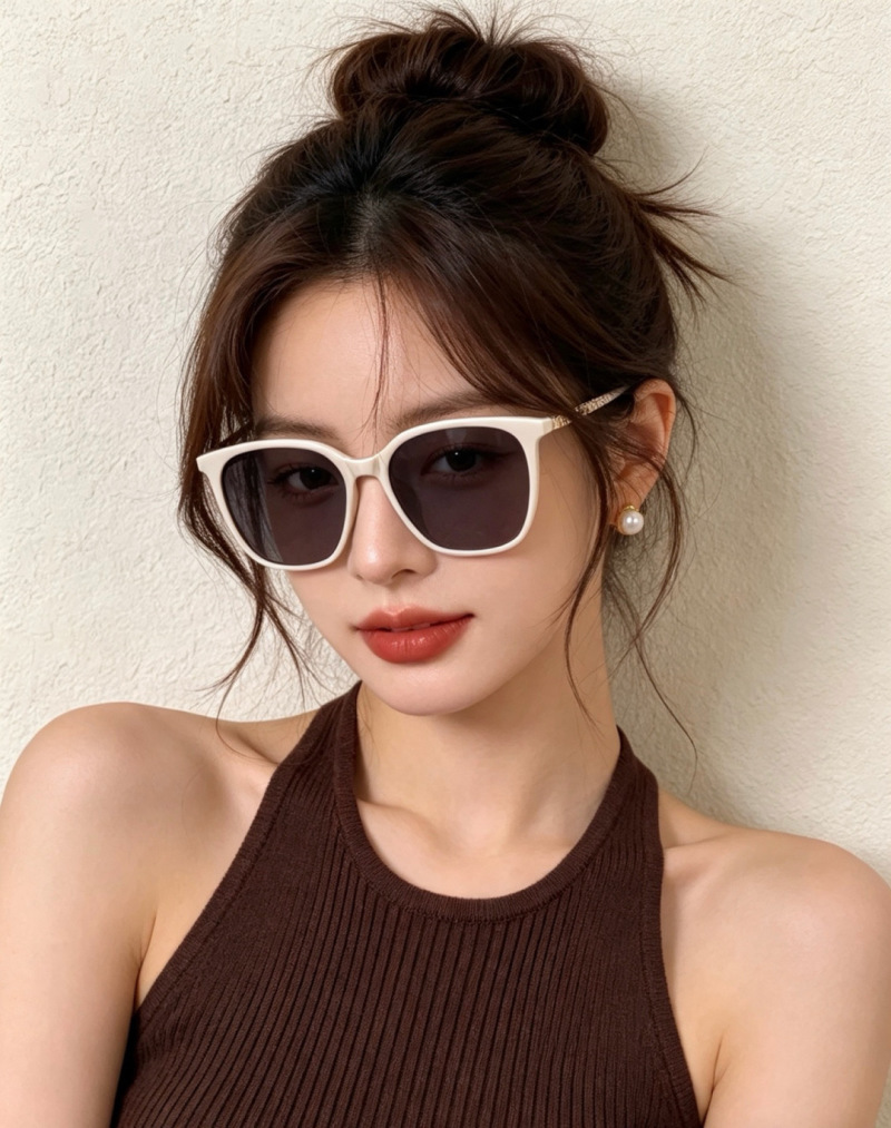 Женские солнцезащитные очки Chanel