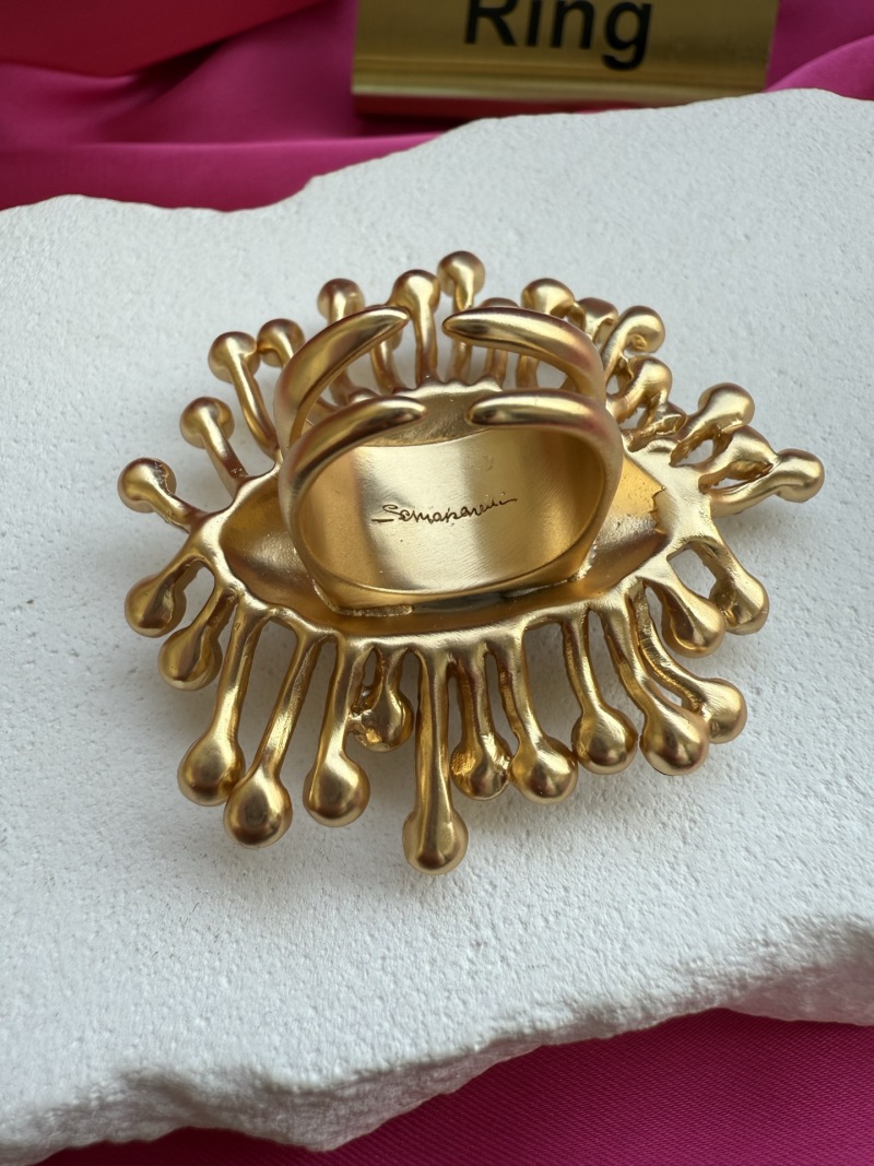 Брошь в виде глаза Schiaparelli