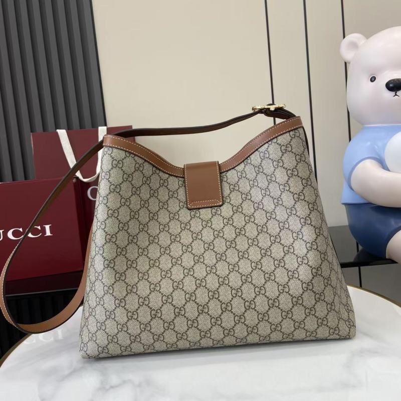 Сумка Gucci с замком и монограммой