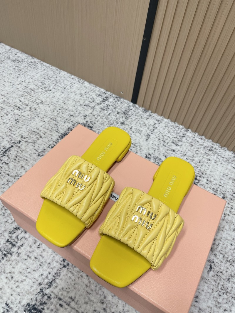 Босоножки женские Miu Miu, желтый цвет, стеганая кожа