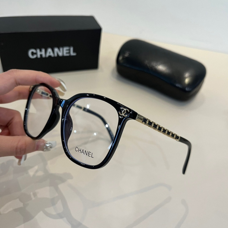 Очки солнцезащитные Chanel черные