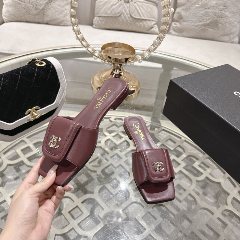 Женские шлёпанцы с декором "двойное C" из кожи Chanel