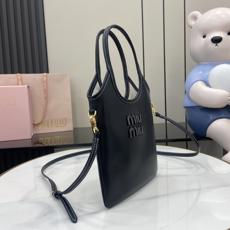 Черная сумка Miu Miu с логотипом