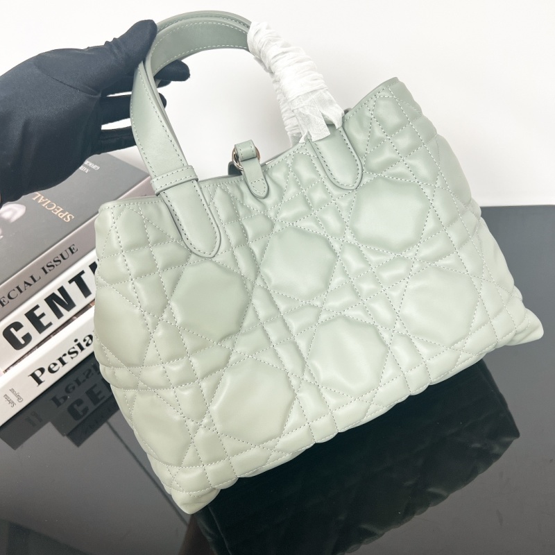 Сумка Dior с тиснёным узором