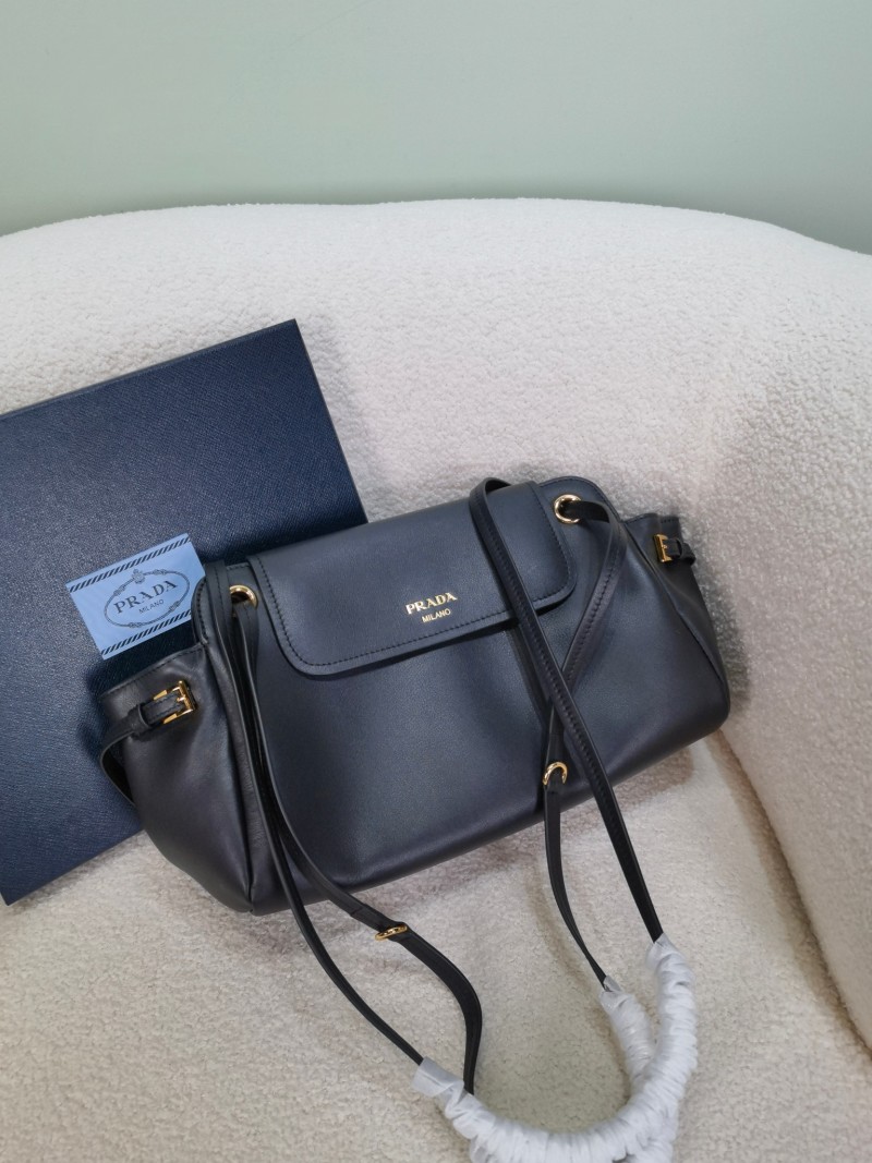 Сумка Prada Carry с магнитной застёжкой
