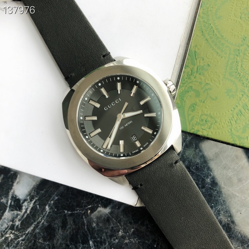 Часы Gucci