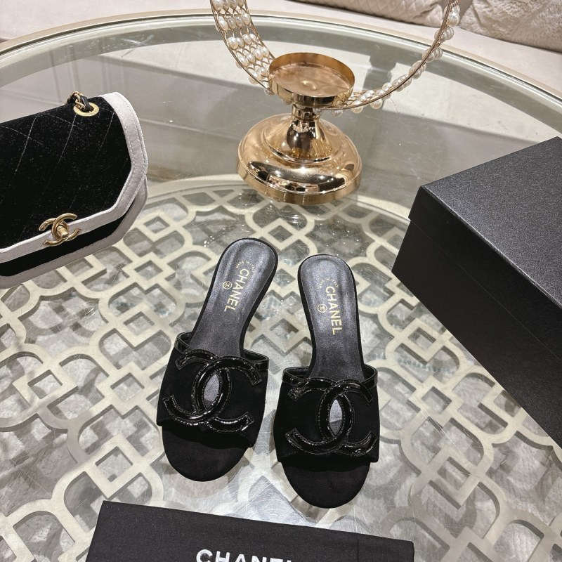 Женские шлёпанцы с двойным логотипом Chanel