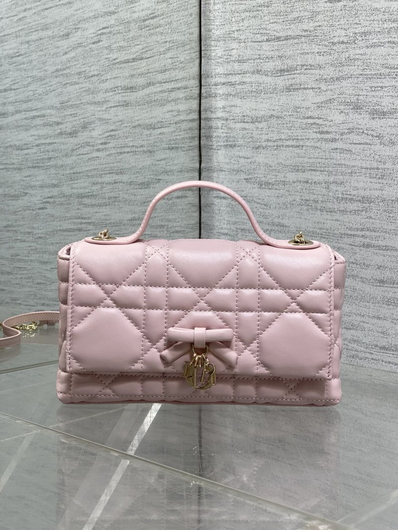 Розовая сумка Dior с ручкой и цепью