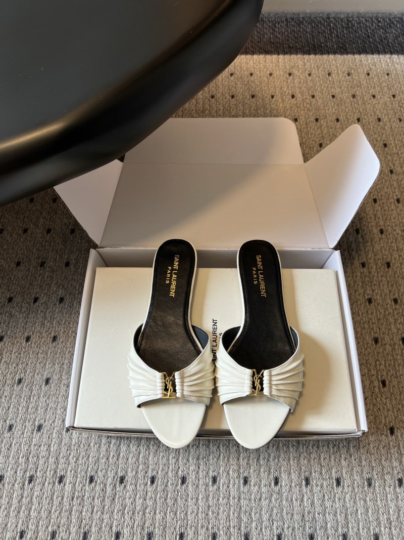Шлепанцы Saint Laurent белые с металлизированным логотипом YSL