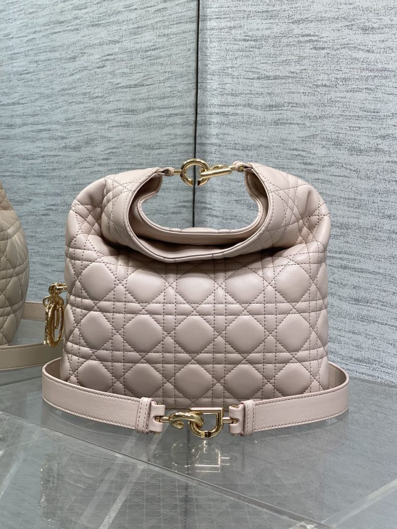 Розовая сумка Dior с квилтингом
