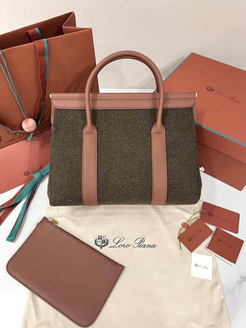 Сумка Loro Piana с тканевой вставкой