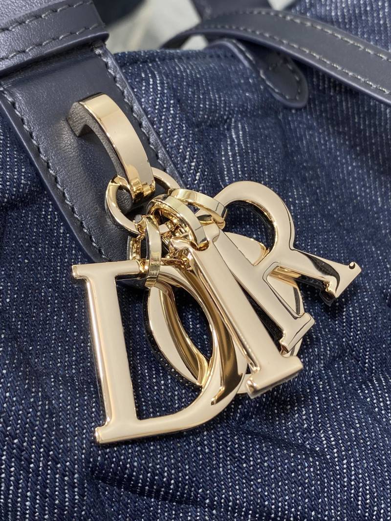 Сумка Dior с плетеным узором и логотипом
