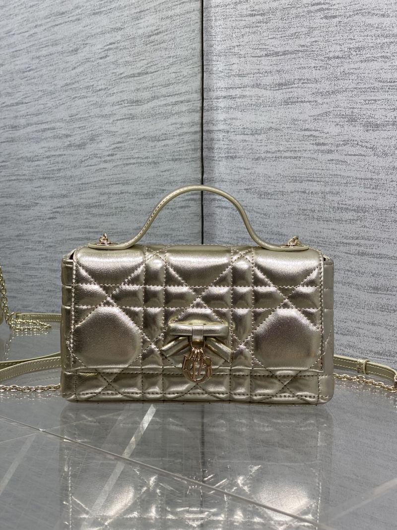 Маленькая сумка Dior золотистая с ручкой