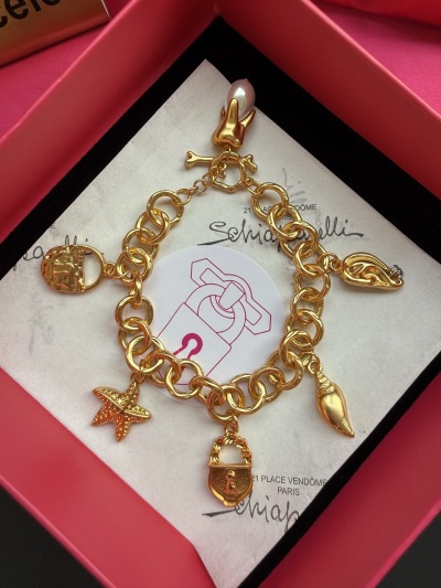 Золотистый браслет с подвесками Schiaparelli