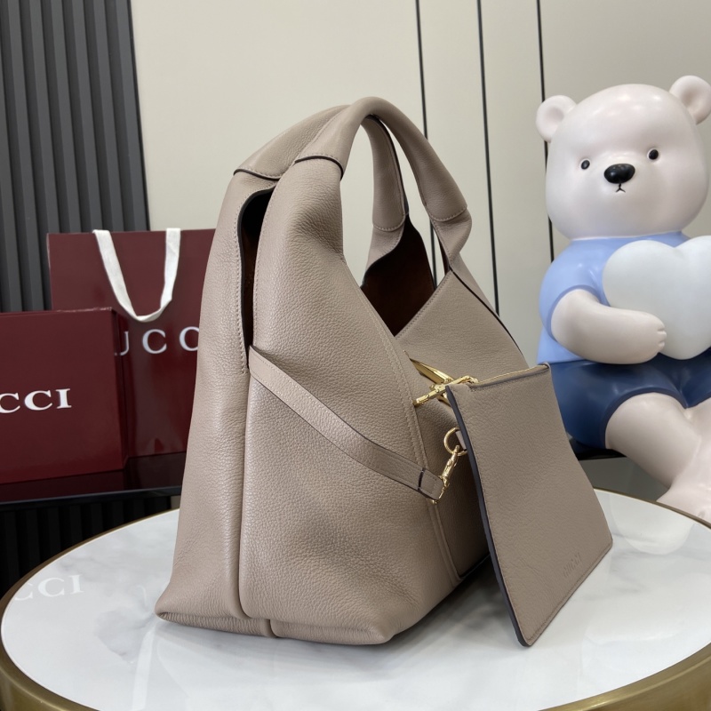 Сумка Gucci с золотой фурнитурой