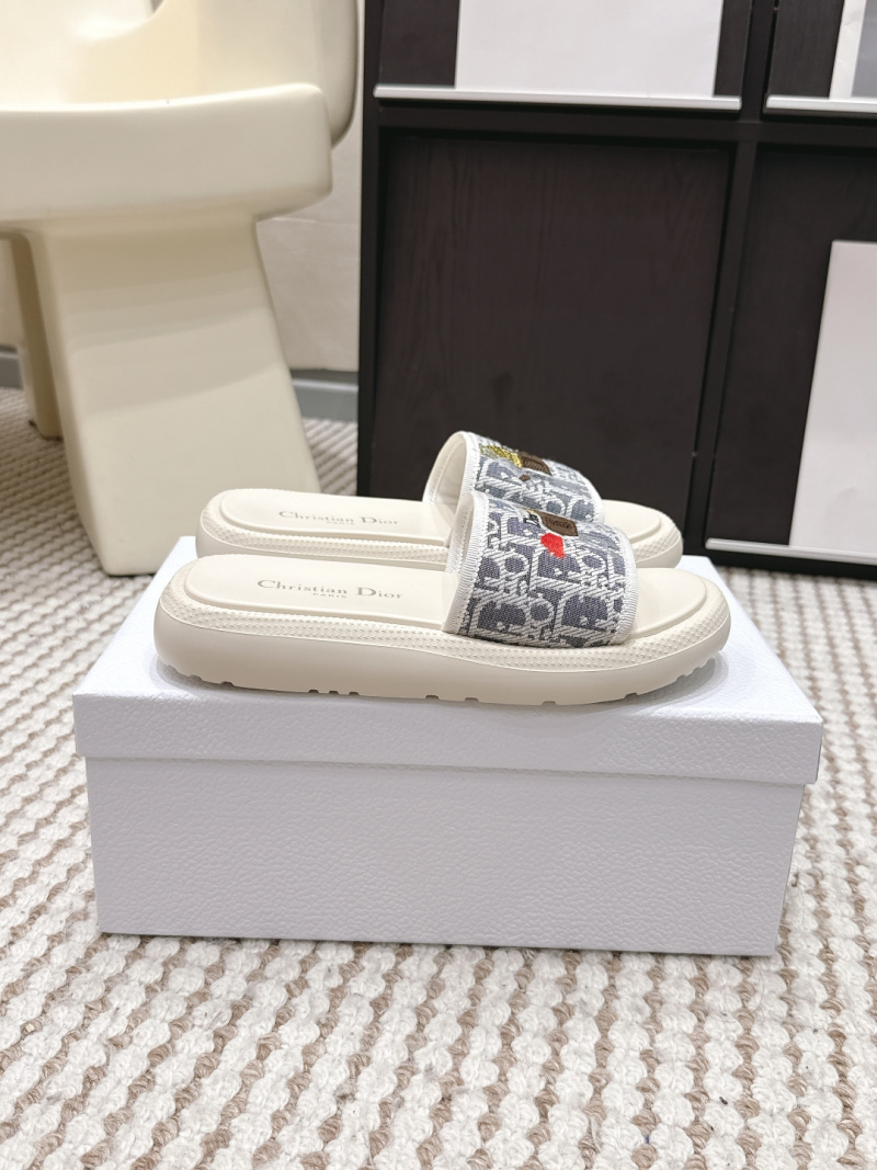 Шлепанцы Dior Oblique с вышивкой