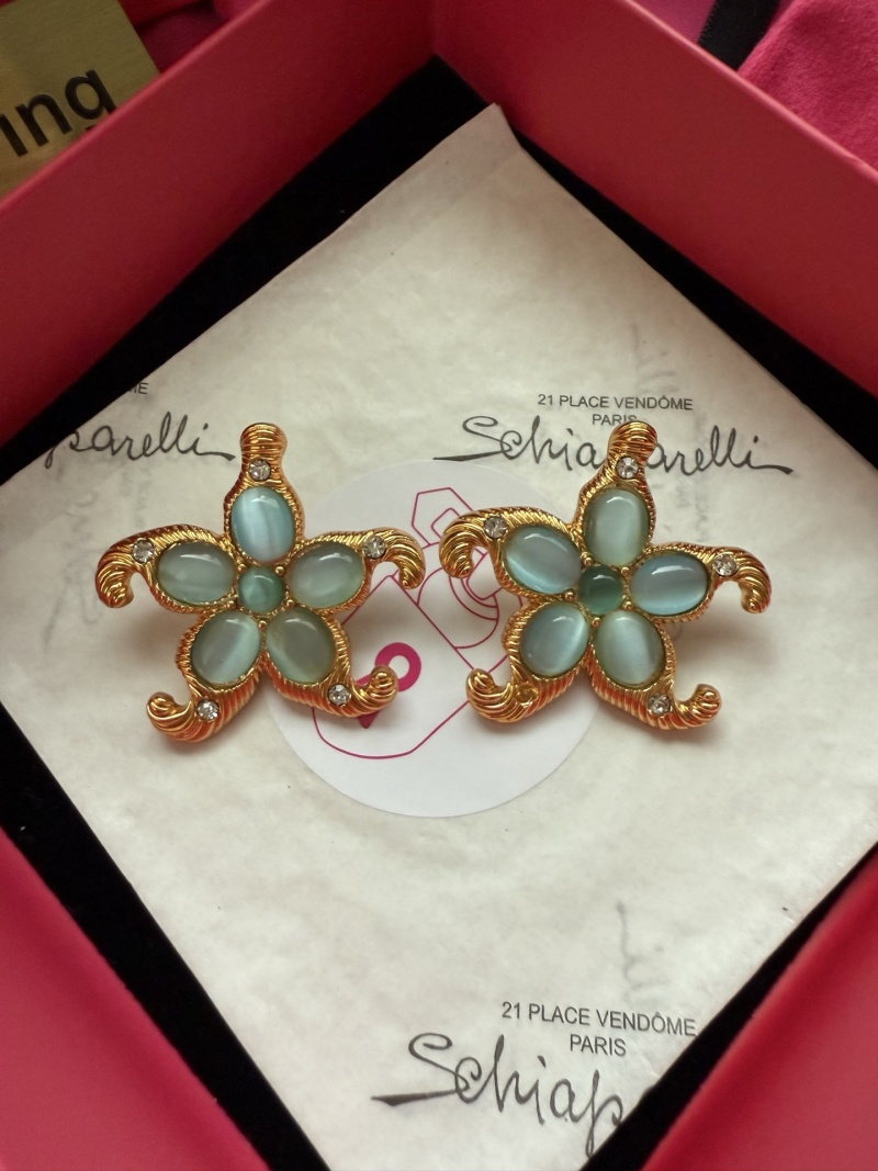 Серьги в форме цветка Schiaparelli