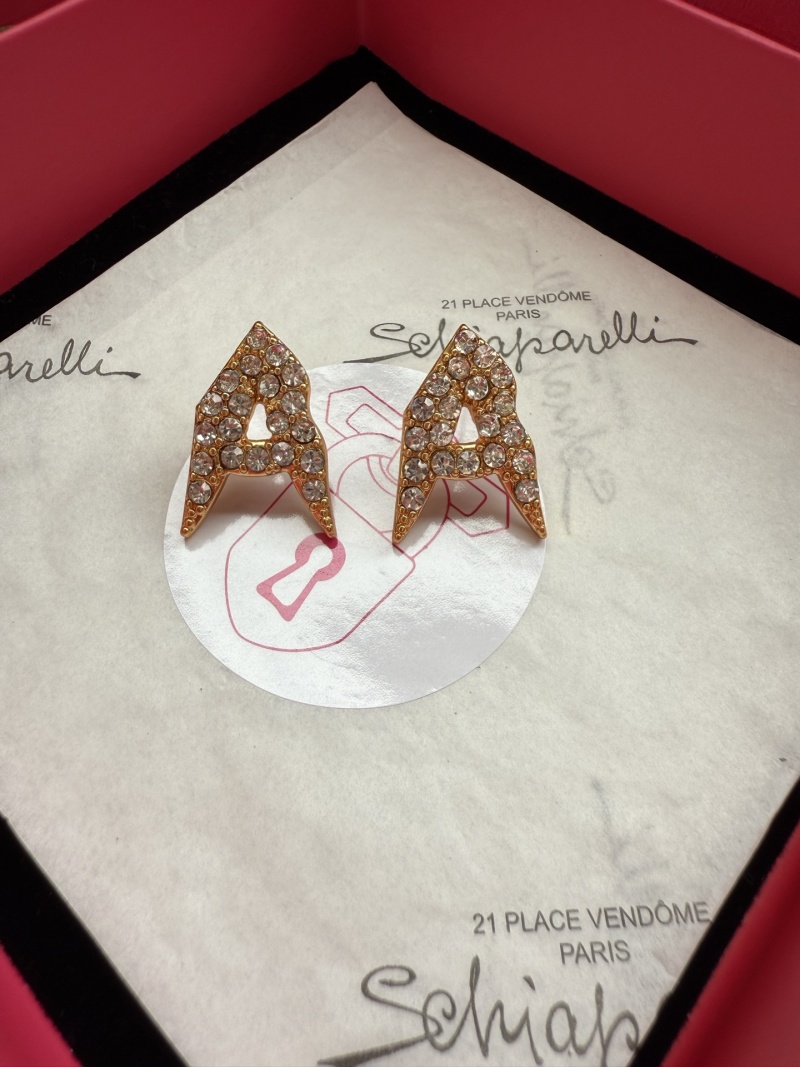 Серьги Schiaparelli в форме буквы A