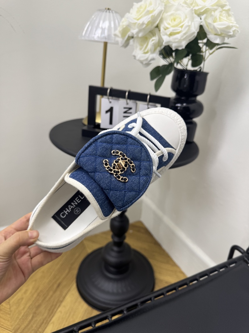 Женские слипоны с клапаном и платформой Chanel