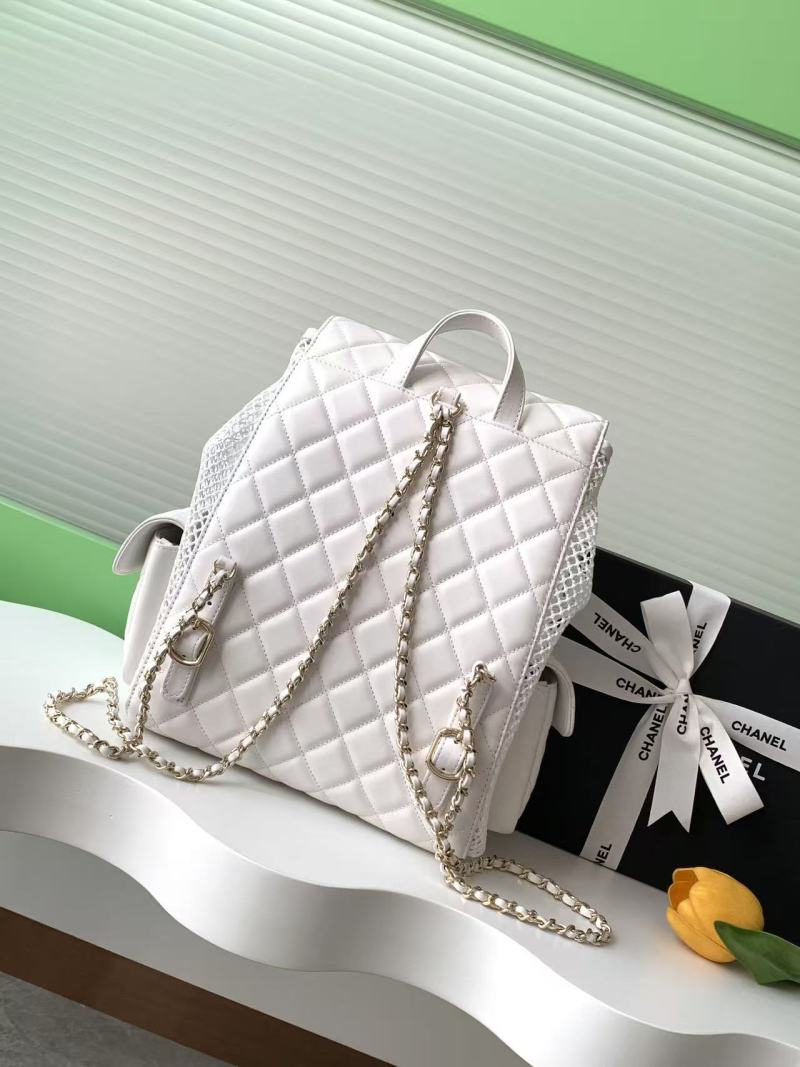 Рюкзак со стеганным клапаном и сетчатым основанием, золотая фурнитура Chanel