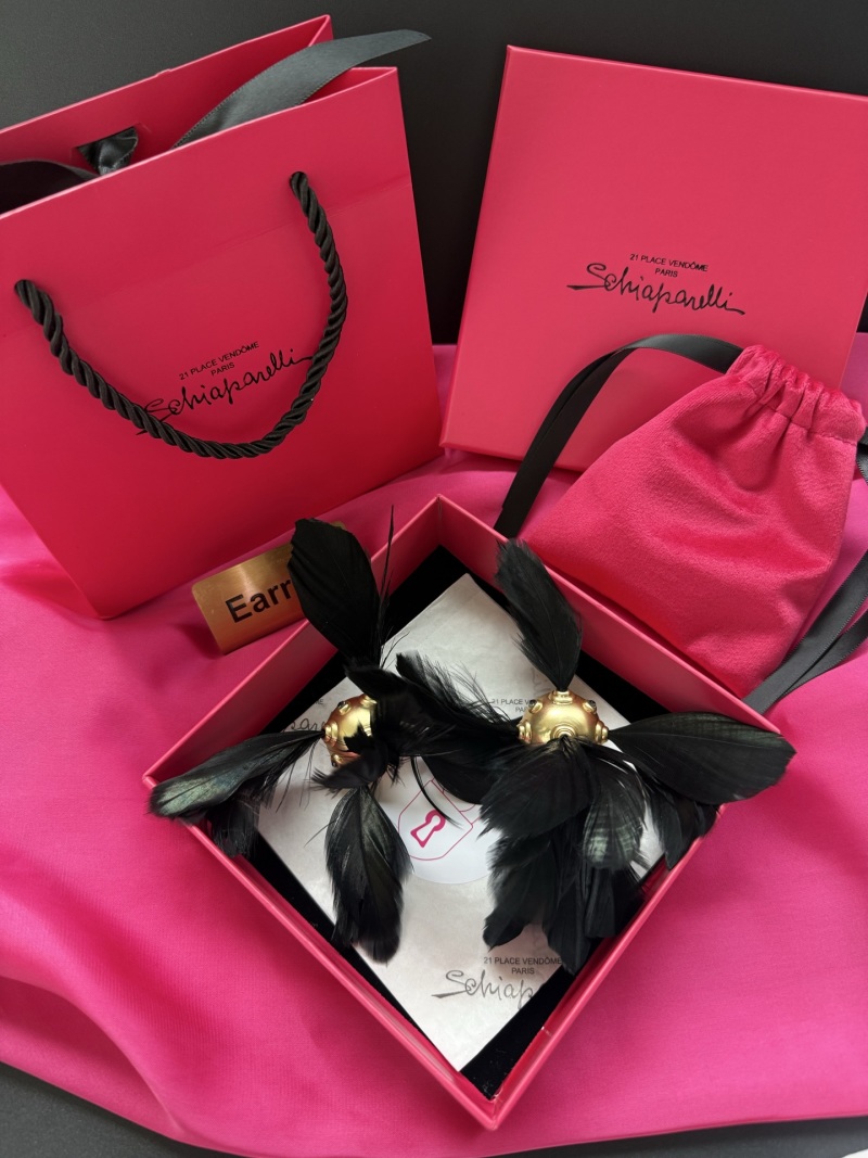 Серьги с черными перьями Schiaparelli
