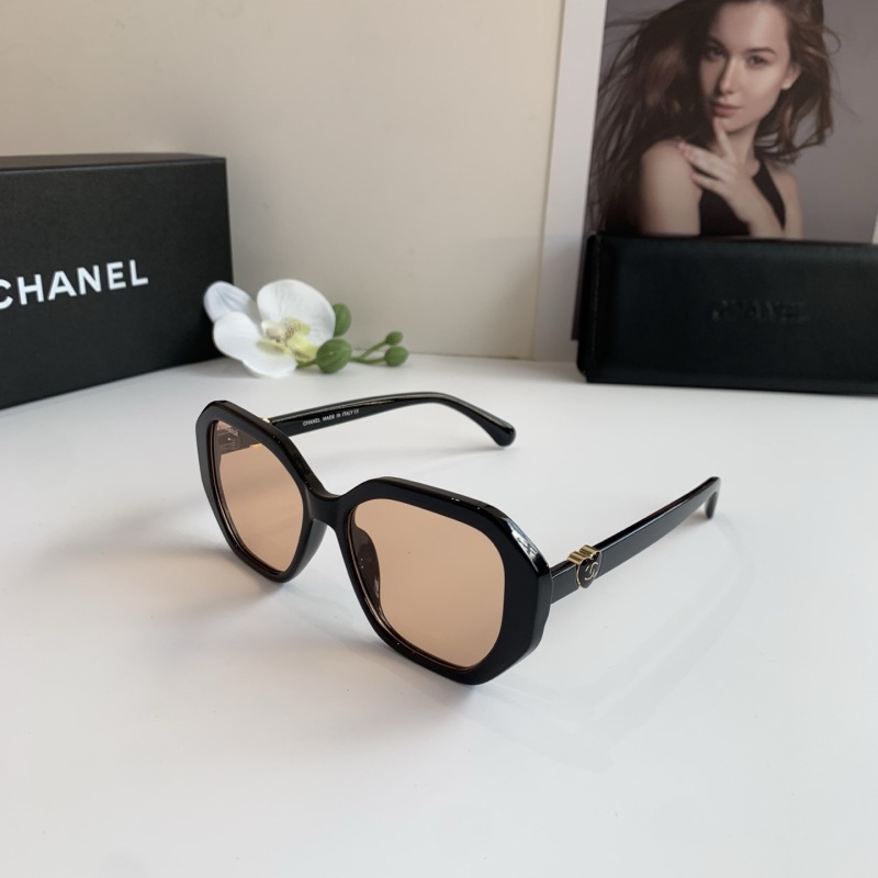 Солнцезащитные очки Chanel