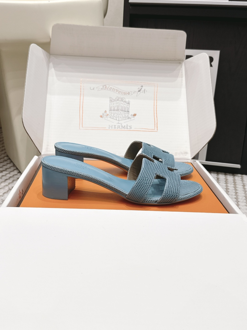 Женские шлёпанцы с тиснением под рептилию Hermès