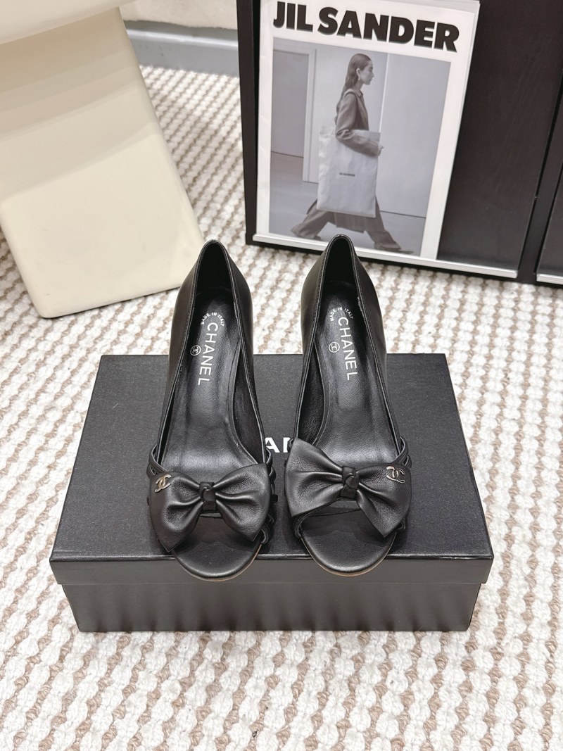 Черные женские босоножки на каблуке с бантом Chanel
