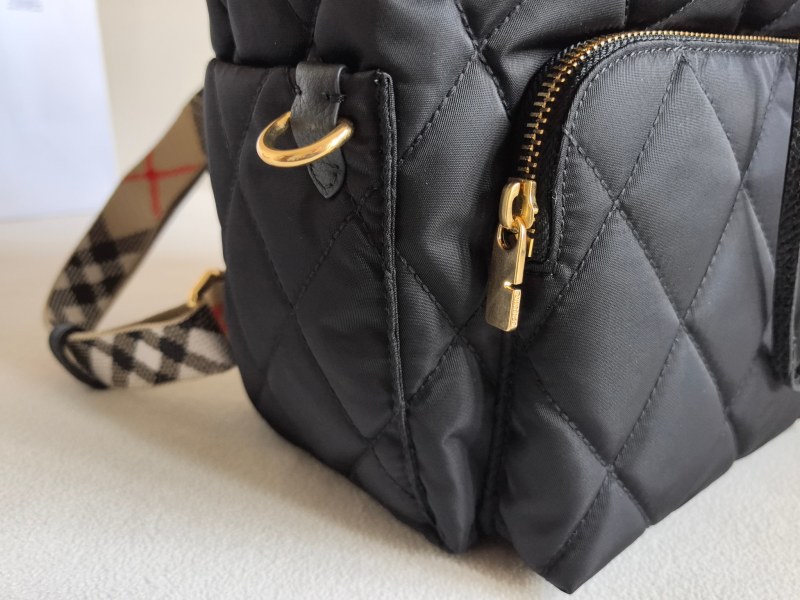Стеганый рюкзак Burberry черный с золотой фурнитурой