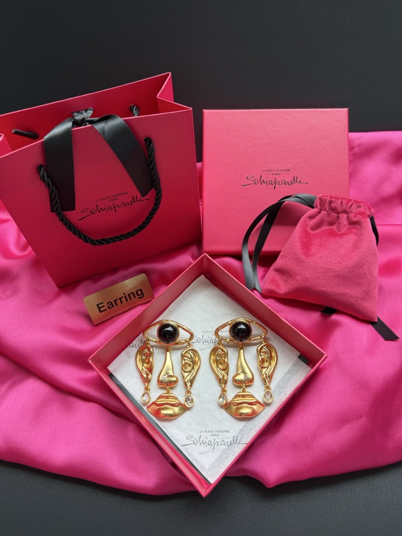 Серьги Schiaparelli с глазом и губами