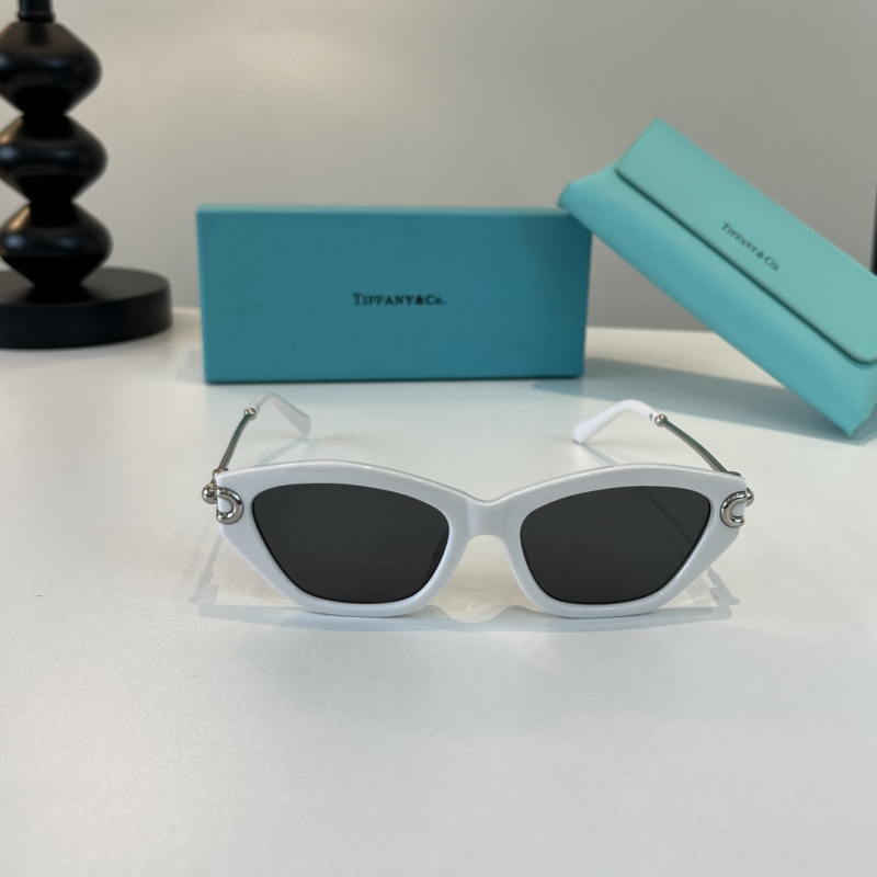 Женские белые солнцезащитные очки Тиффани в стиле кошачий глаз Tiffany & Co.