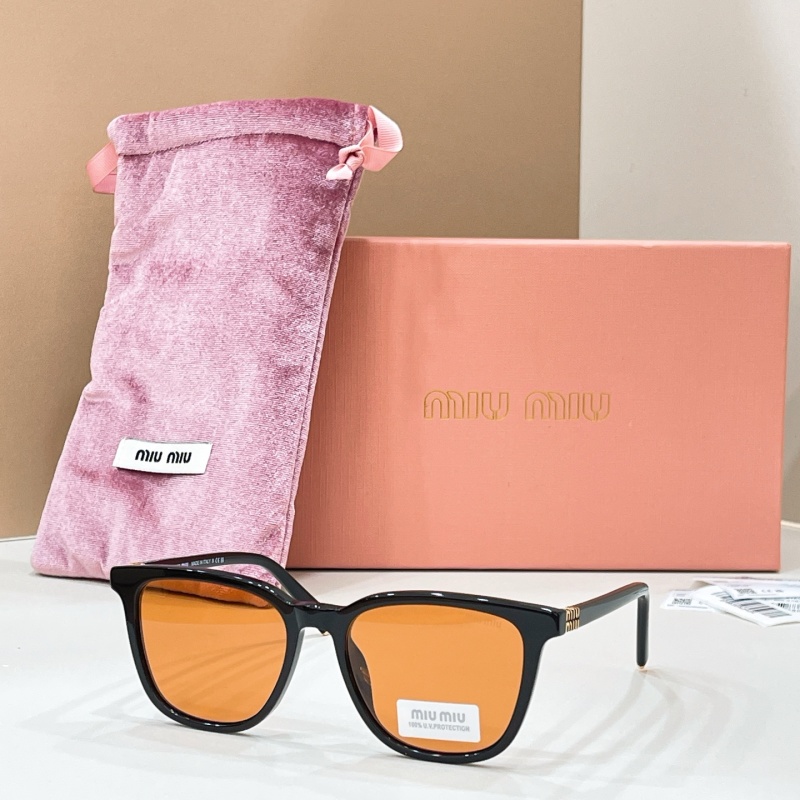 Солнцезащитные очки Miu Miu