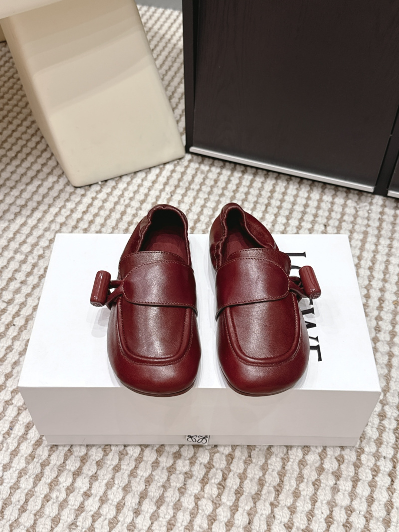 Классические женские лоферы из кожи цвета бордо Loewe