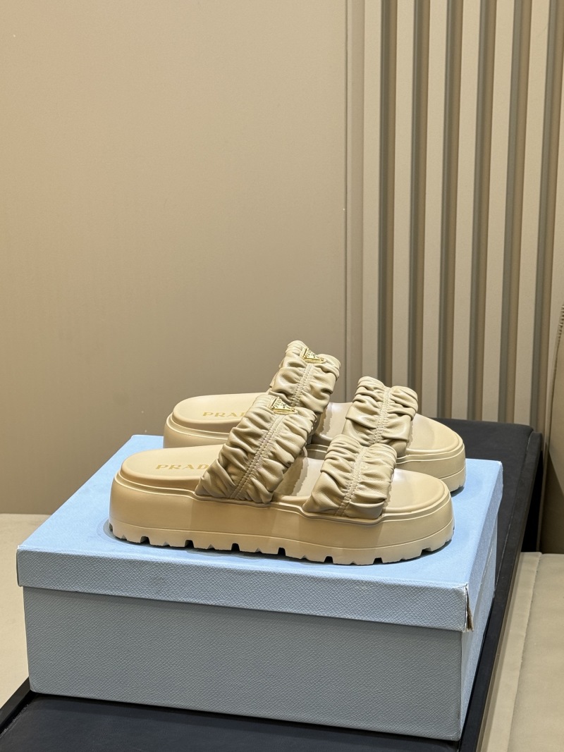 Шлёпанцы Prada
