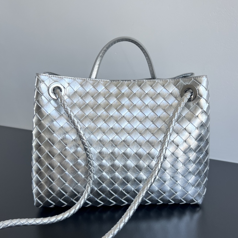 Сумка Bottega Veneta Andiamo серебристая