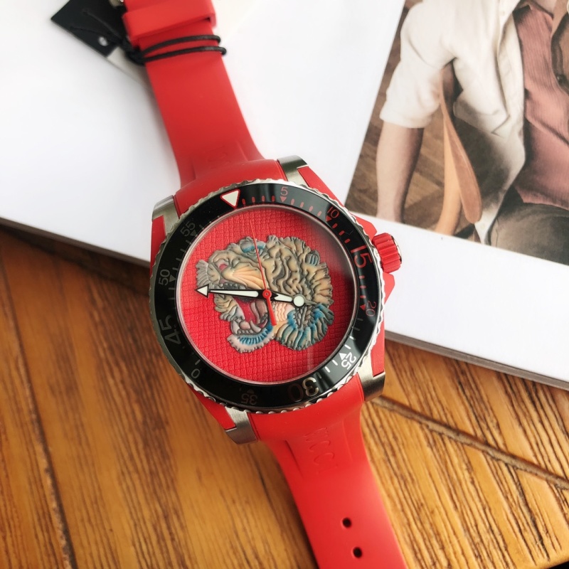 Часы Gucci
