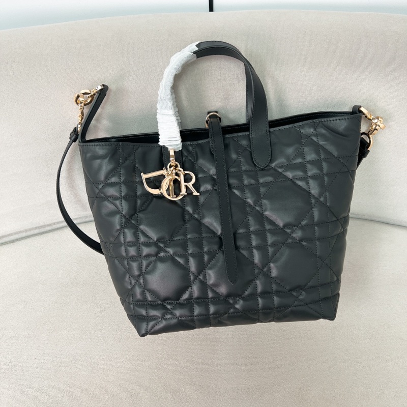 Черная сумка из кожи с логотипом и стеганым узором Dior
