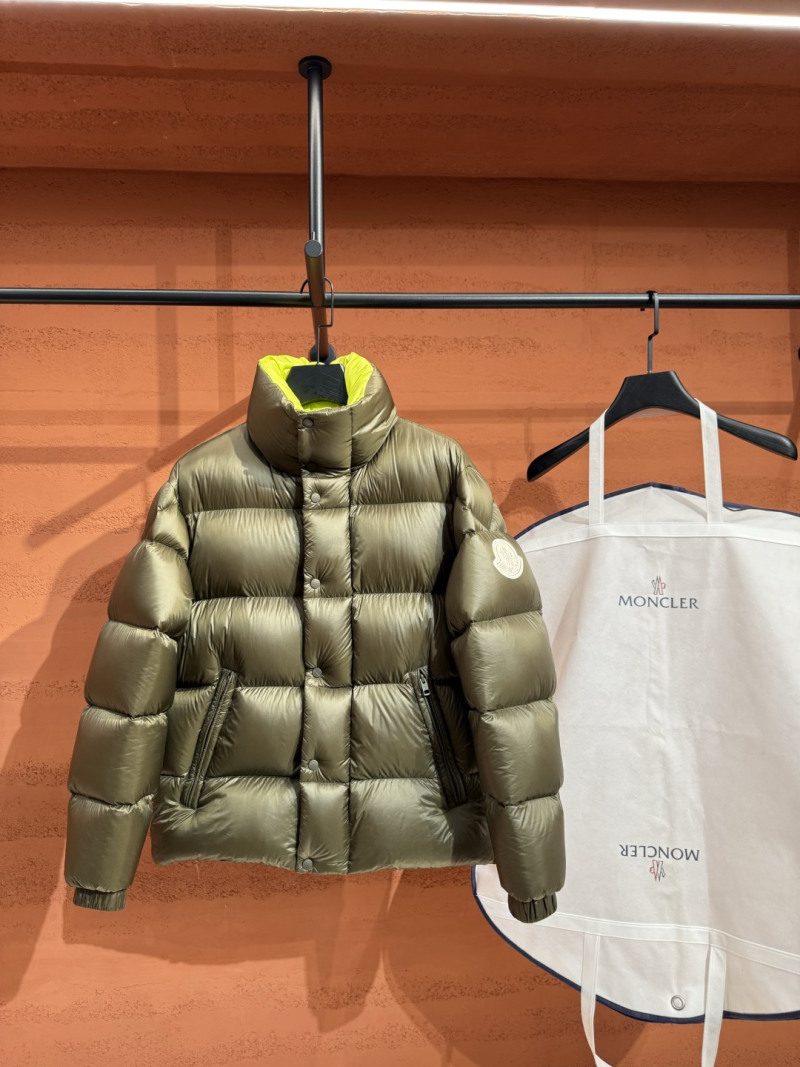 Пуховик Moncler