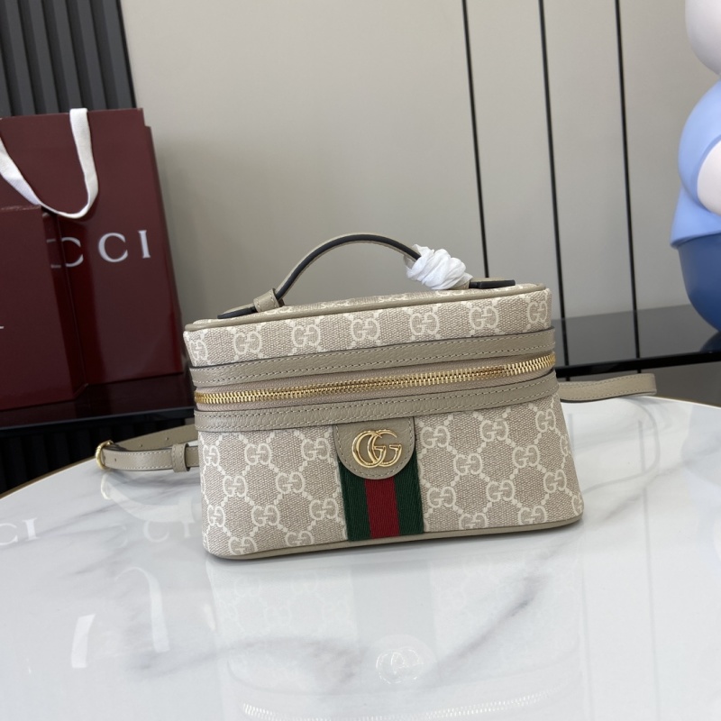 Косметичка Gucci с монограммой и ремешком
